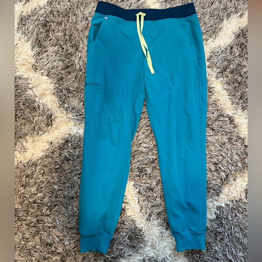 Women’s FIGS Zamora joggers size M